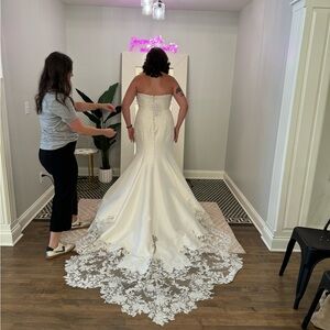 Allure Bridals Ivory Lace Wedding Gown (A1110L-IV-18)